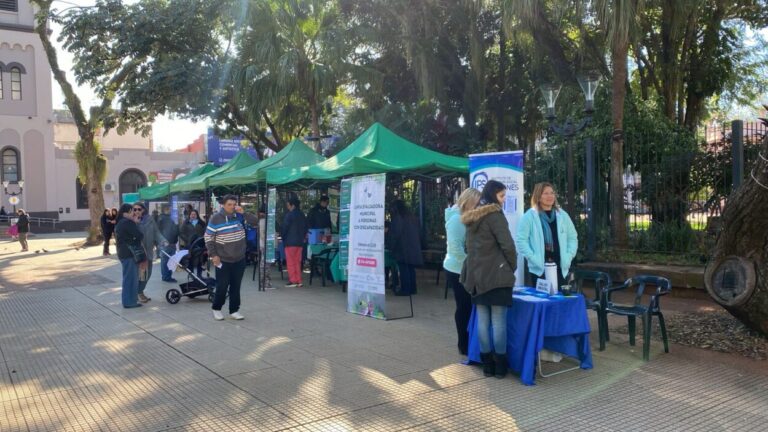 La importancia de la prevención y el tratamiento del HIV en jornada de sensibilización y promoción en la Plaza 9 de Julio imagen-47