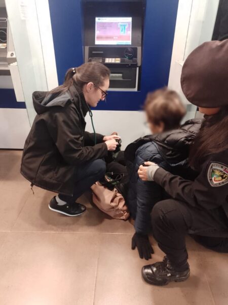 Oberá: Policías asistieron a una abuela que se descompensó en el cajero del banco imagen-2