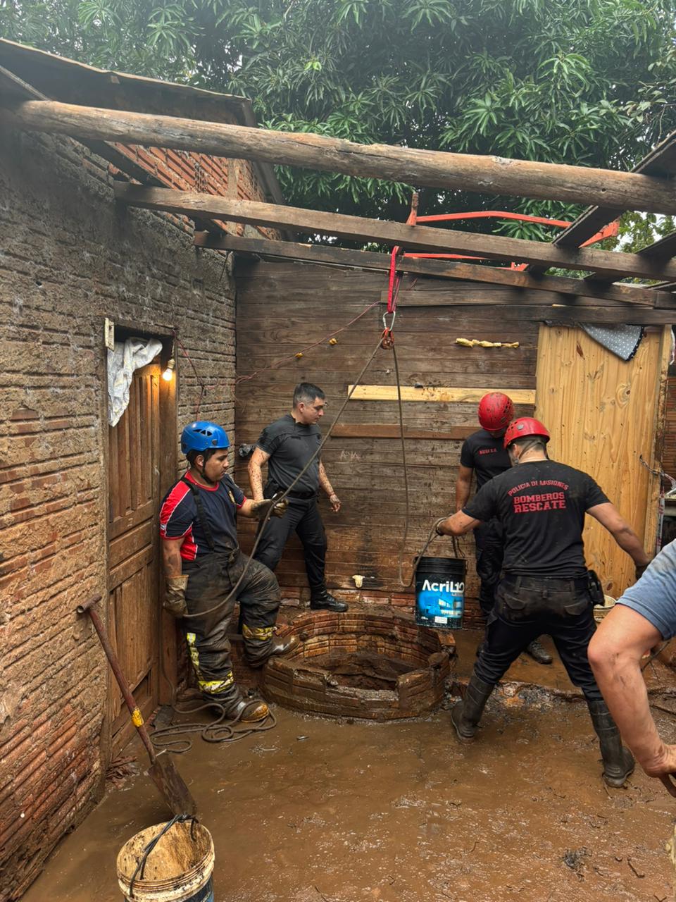 Encuentran restos óseos en un pozo durante la búsqueda de Jorge Omar Rivero en Iguazú: hay dos detenidos imagen-2