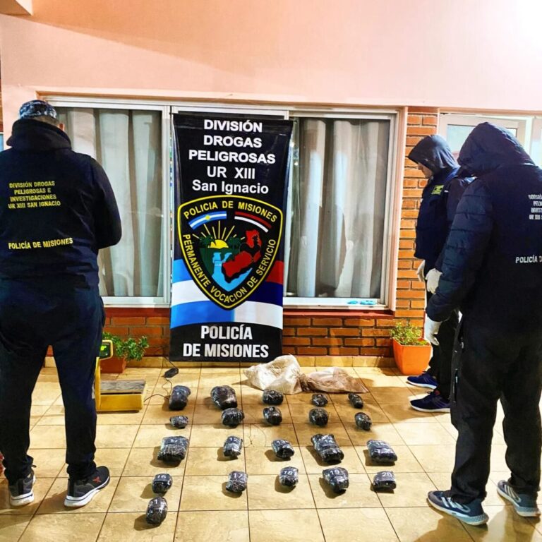 Desmantelaron otros dos puntos de venta de drogas en Posadas y detuvieron a cinco personas imagen-31