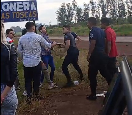 Corrientes: policías fueron atacados por un grupo a las afueras de Virasoro imagen-6