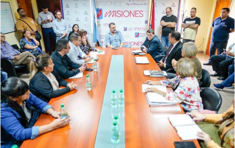 El Gobierno Provincial acordó incremento salarial para agentes de salud con los gremios ATE y Upcn imagen-44