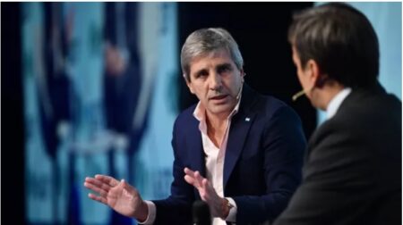 Luis Caputo confirmó que el Gobierno negociará un nuevo acuerdo con el FMI y buscará "nueva plata" imagen-2