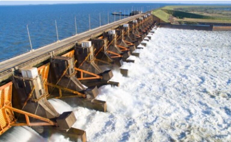 Sobre despidos en la EBY, "¿buscará Milei privatizar Yacyretá como pretendió Menem? imagen-7