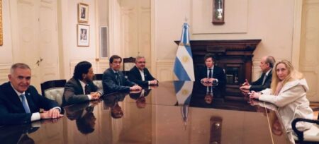 La intimidad de la reunión entre Javier Milei y los gobernadores del Norte: apoyo a la Ley Bases y un pedido por Ganancias imagen-4