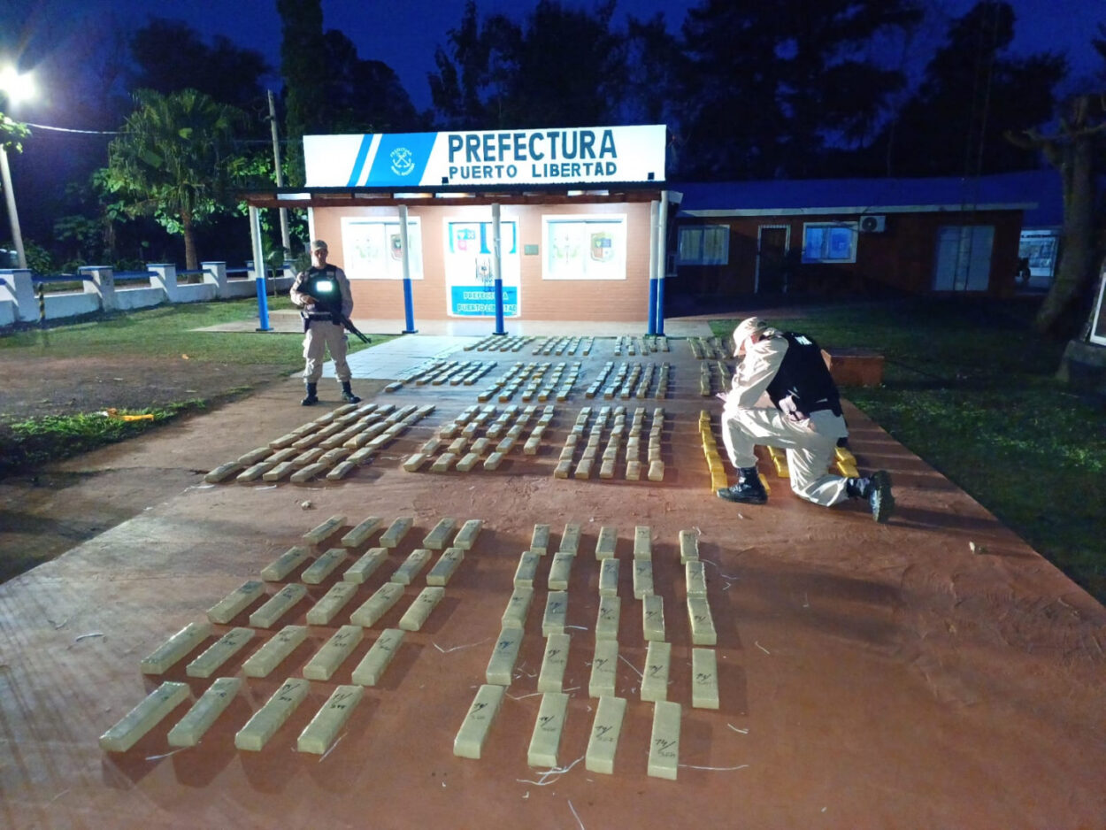 Prefectura secuestró más de 355 kilos de marihuana en Puerto Libertad imagen-6