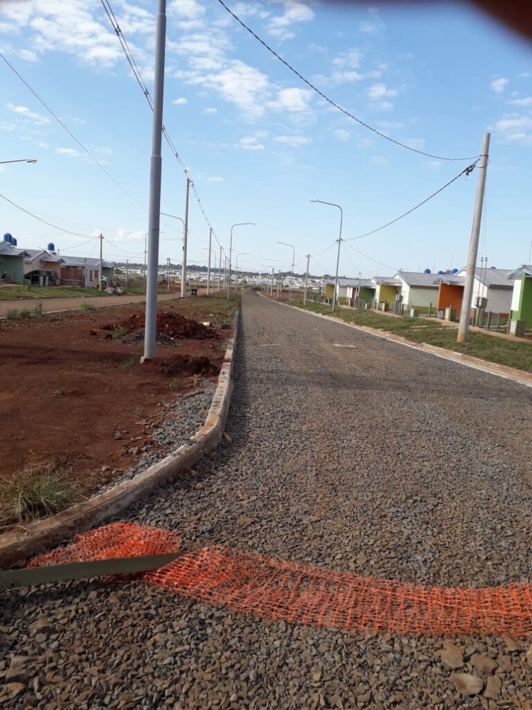 Avanza asfaltado que facilitará el ingreso y circulación en sector de Itaembé Guazú imagen-12