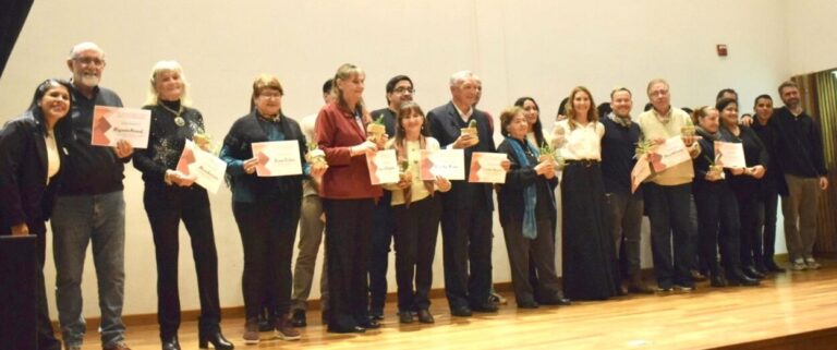 La Defensoría del Pueblo homenajeó a personas mayores con obra teatral "A través de los años, la vida" imagen-7