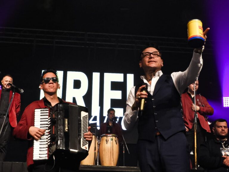 El cantante Uriel Lozano cautivó al público misionero imagen-34