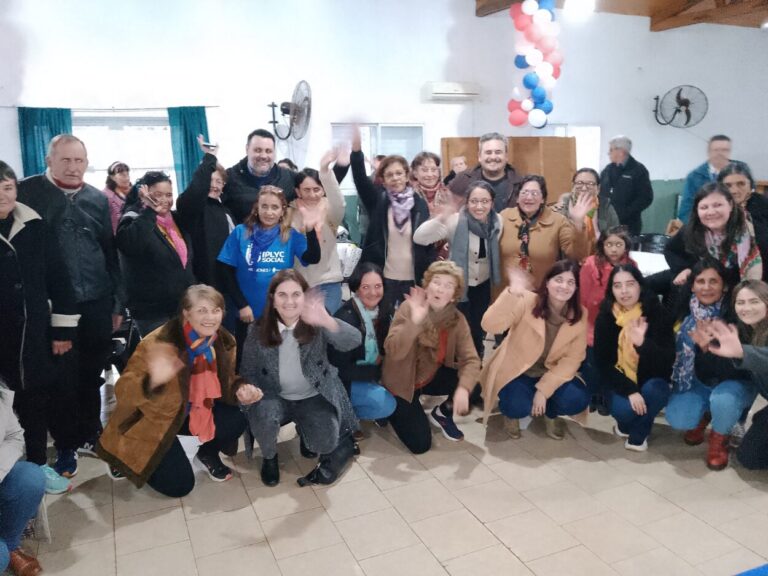 El Bingo del Mateando generó un ambiente cálido para los abuelos en Concepción de la Sierra imagen-19