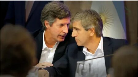 Luis Caputo confirmó que el BCRA sacó oro de las reservas y lo envió a Londres imagen-6