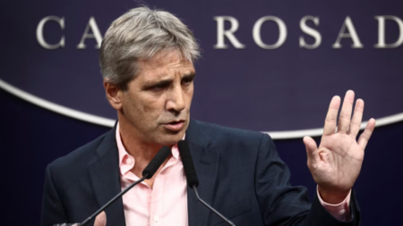 Luis Caputo asegura que habrá inflación cero o «deflación» antes de fin de año Luis Caputo asegura que habrá inflación cero o "deflación" antes de fin de año imagen-8