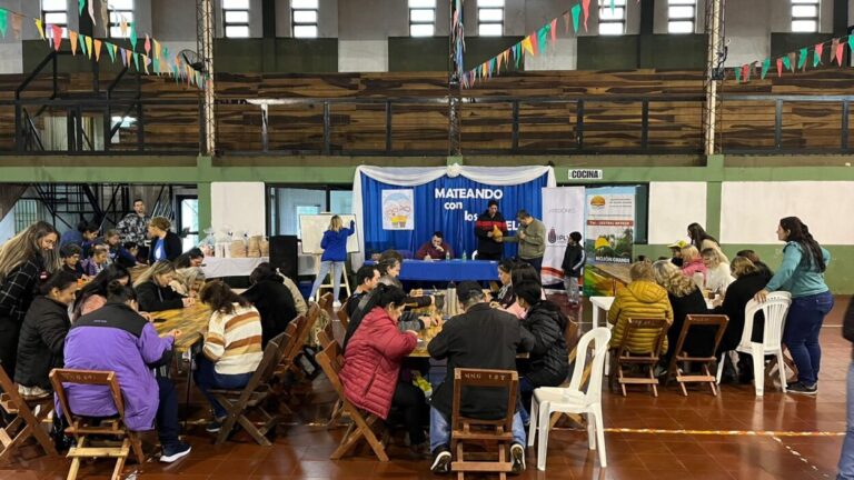 El Bingo del "Mateando" llevó alegría a los abuelos de Mojón Grande imagen-22