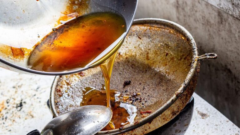 Los riesgos de reutilizar el aceite en la cocina: qué dicen los expertos Los riesgos de reutilizar el aceite en la cocina: qué dicen los expertos imagen-16