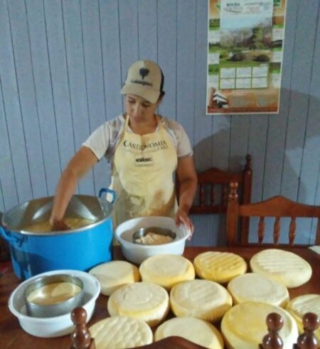 San Antonio: Familias productoras del Evita construyen fábrica de lácteos, sostienen merenderos y brindan apoyo escolar imagen-10