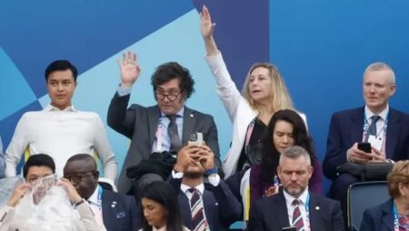 Tras reunirse con Emmanuel Macron, Javier Milei asistió a la inauguración de los Juegos Olímpicos en París imagen-6