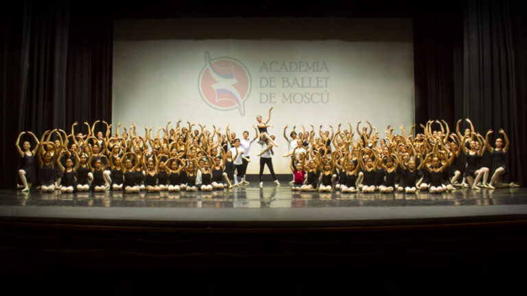 La Academia de Ballet de Moscú realizó su muestra de invierno en el Teatro Lirico del Parque  imagen-49