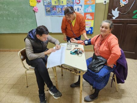 “Estamos con Vos” acercó a los vecinos de Bonpland servicios de salud y asesoramiento imagen-7