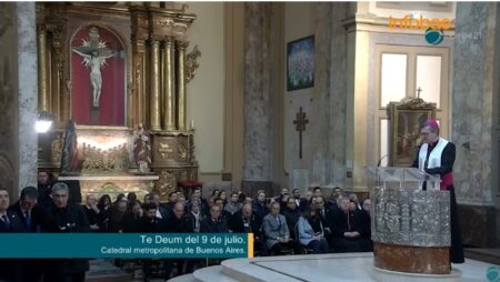 Tedeum del 9 de Julio: ante Milei, el Arzobispo de Buenos Aires advirtió que “a muchos les falta el termómetro social de saber lo que viven los argentinos de a pie” imagen-9