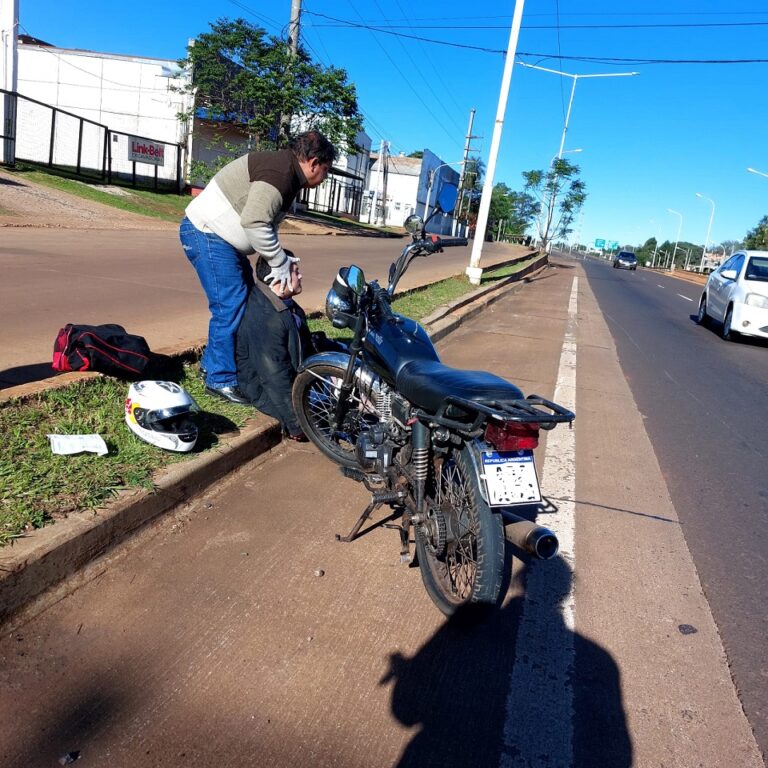 Despiste de moto en la zona de la ex Garita tras explosión de una rueda imagen-25