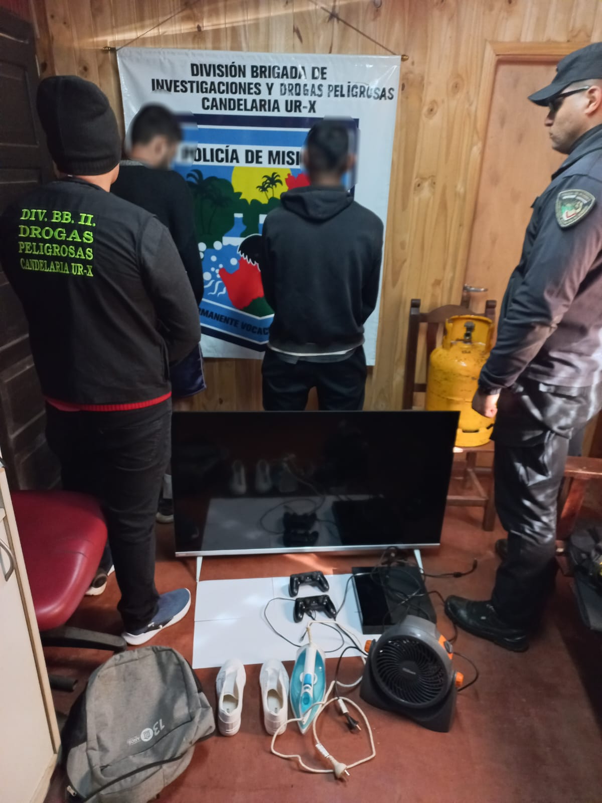 Operativo relámpago en Candelaria: dos detenidos y secuestro de elementos electrónicos imagen-2