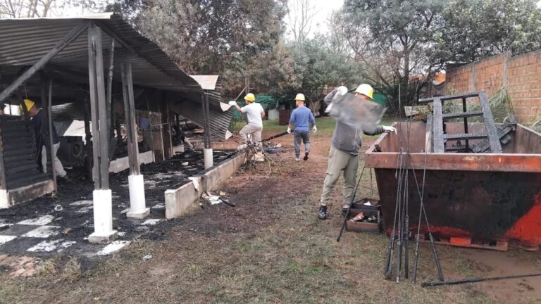 Asisten a familia damnificada tras incendio en el barrio Pellegrini imagen-26