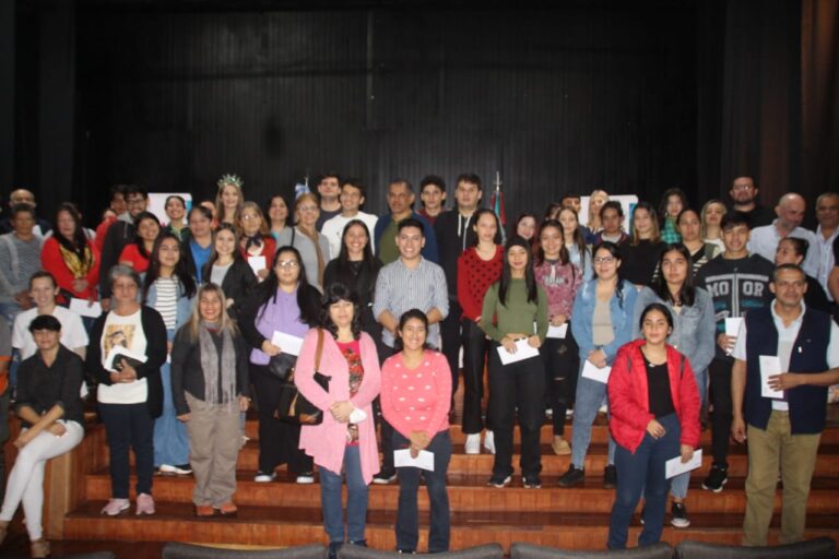 Puerto Esperanza: el municipio entregó becas a estudiantes universitarios imagen-27