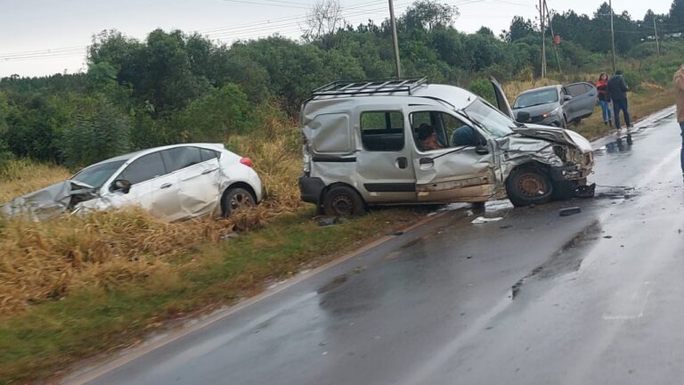 Corrientes: choque en la ruta 14 entre un auto y un utilitario dejó varios heridos imagen-36