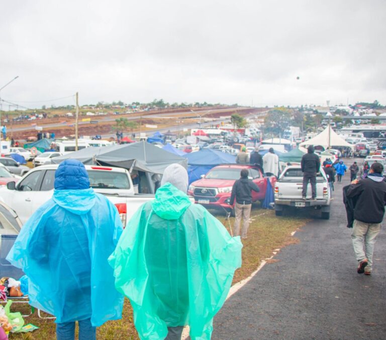 A pesar de la lluvia, el TC se vivió a pleno en el autódromo de Posadas imagen-30