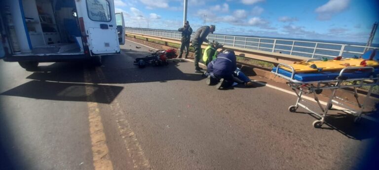 Motociclista lesionado en un choque, en el Puente imagen-25