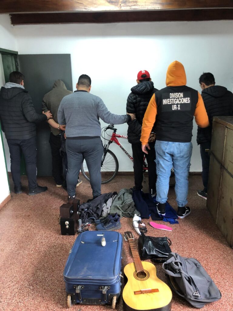 Arrestaron a tres hombres que intentaban vender objetos que habían robado en Posadas imagen-31