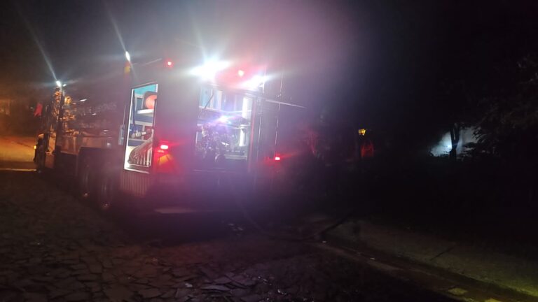 Extinguen incendio en depósito de una vivienda imagen-24