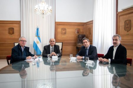 Passalacqua firmó convenios con el ministro Francos para la finalización del Hospital Nivel II de Puerto Rico imagen-2