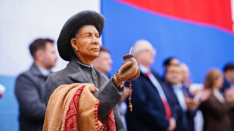 En Itaembé Guazú, Passalacqua inauguró el nuevo edificio del Instituto "Santo Cura Brochero" imagen-34