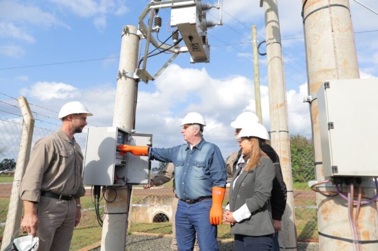 El Gobernador puso en marcha subestación que mejorará el suministro eléctrico a cientos de familias en Andresito imagen-26