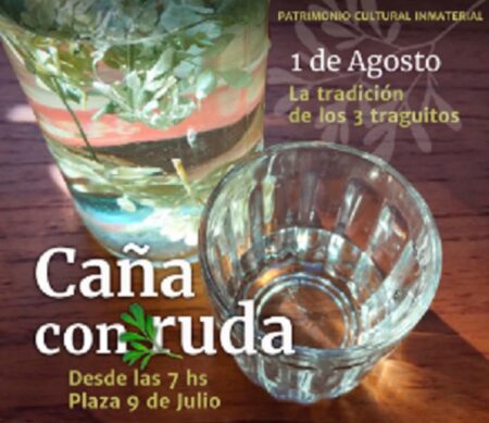 La tradicional caña con ruda se comparte en la Plaza 9 de Julio de Posadas La tradicional caña con ruda se comparte en la Plaza 9 de Julio de Posadas imagen-1