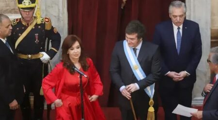 Cristina Kirchner a Javier Milei: "Va a utilizar las reservas del Banco Central para intervenir en el mercado" imagen-4