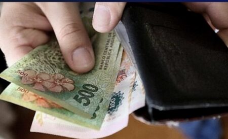 Según el informe de la UCA, los argentinos perdieron en un año un 20% de poder adquisitivo imagen-3