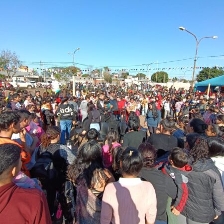 Multitudinario festejo de «Por los Niños Todo» en el barrio Bicentenario Multitudinario festejo de "Por los Niños Todo" en el barrio Bicentenario imagen-8