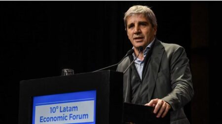 El Gobierno asegura que la crisis de los mercados no tendrá gran impacto en la Argentina gracias al cepo imagen-5