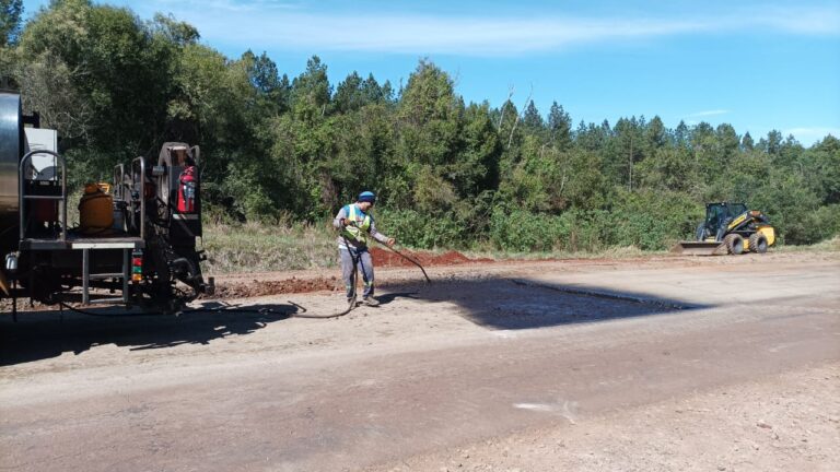 Ruta Provincial N° 2: Ejecutan trabajos de bacheo profundo entre La Corita e Itacaruaré imagen-4