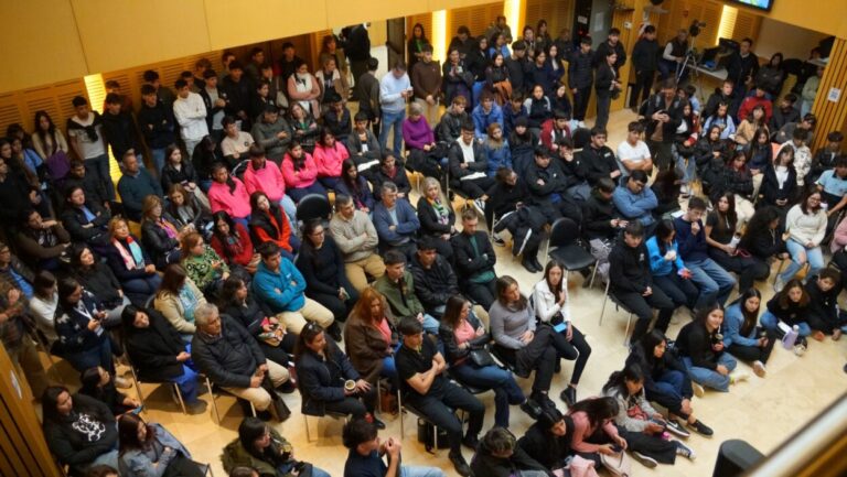 Salud Mental y uso de redes sociales: jóvenes celebraron el “lema del año” en la Legislatura misionera imagen-10