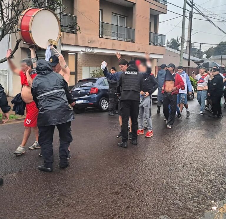 Amplio operativo de seguridad para el clásico Guaraní vs. Mitre en Villa Sarita, sin incidentes imagen-26