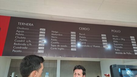 "El consumo cayó pero la gente viene al Mercado Central por los precios económicos de los productos", destacan imagen-4