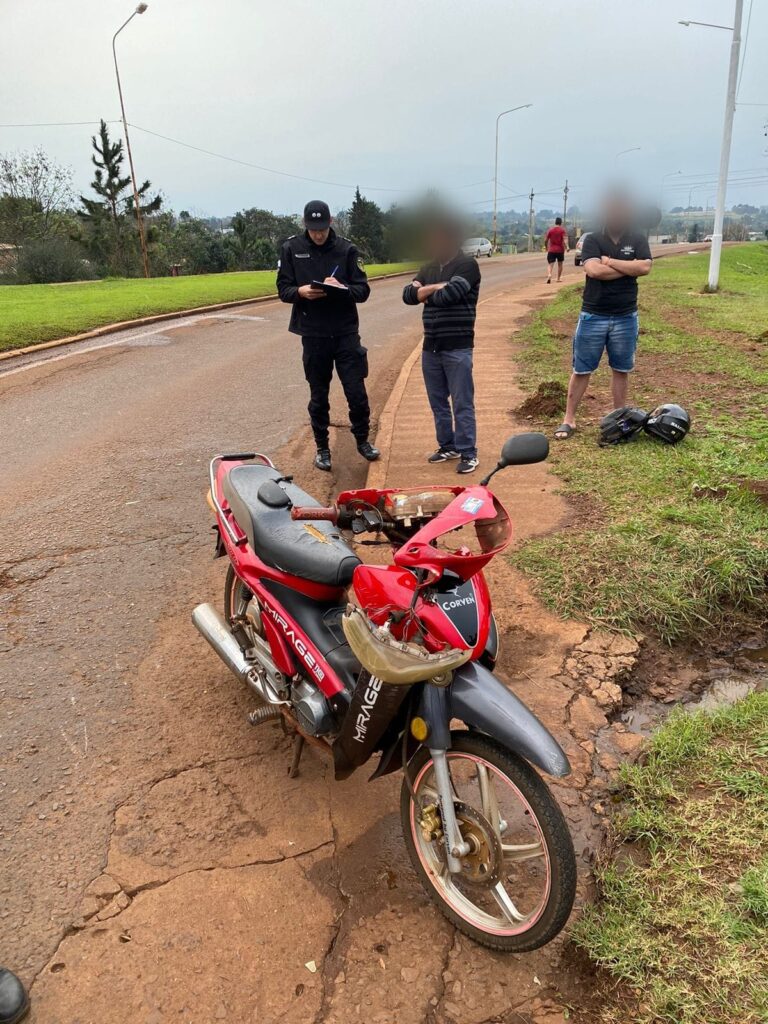 Una joven se lesionó al despistar con su moto imagen-40