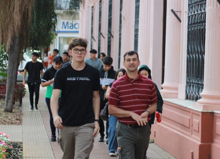 Jóvenes misioneros en acción: visita educativa con el programa “Yo soy un líder misionero” imagen-4