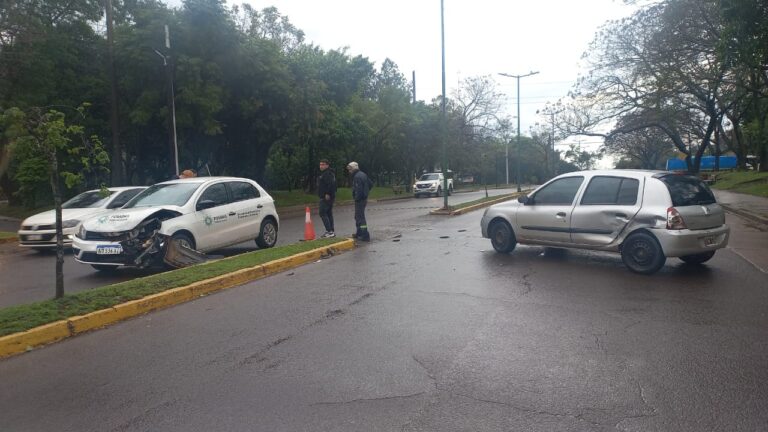 Choque entre dos autos con una joven lesionada imagen-34