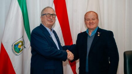 Passalacqua y el Gobernador de Itapúa firmaron un convenio marco para trabajar por mayor conectividad con un nuevo puente y el desarrollo de ambos Estados imagen-7