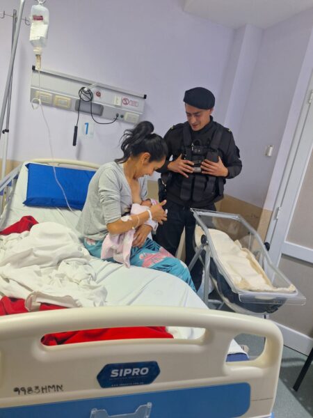 Policía ofició de partera y recibió a Josefina en una vivienda de Posadas imagen-10