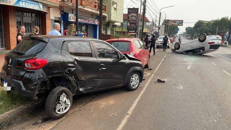 Siniestro vehicular: despiste y vuelco de un automóvil, sin lesionados imagen-10